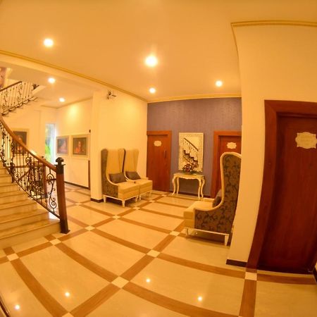 Negombo New Queen'S Palace Exterior photo