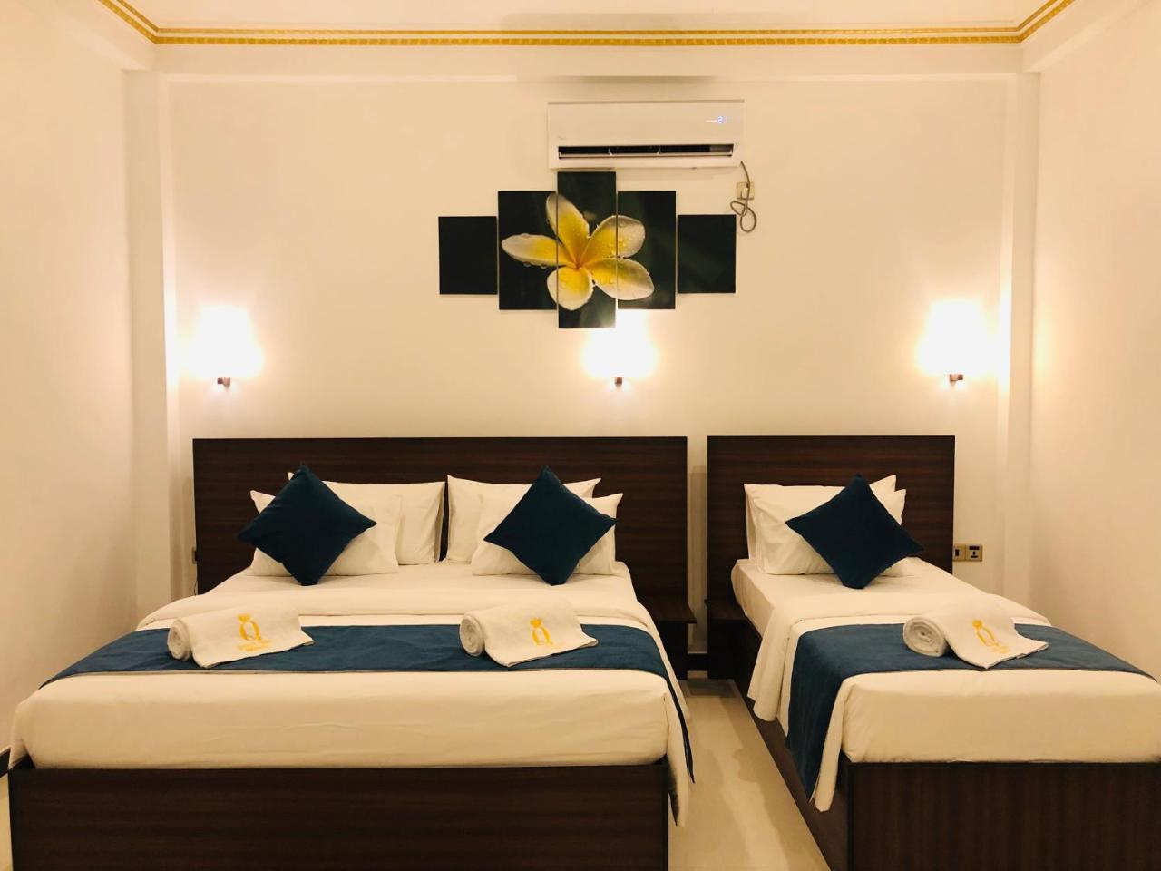 Negombo New Queen'S Palace Exterior photo