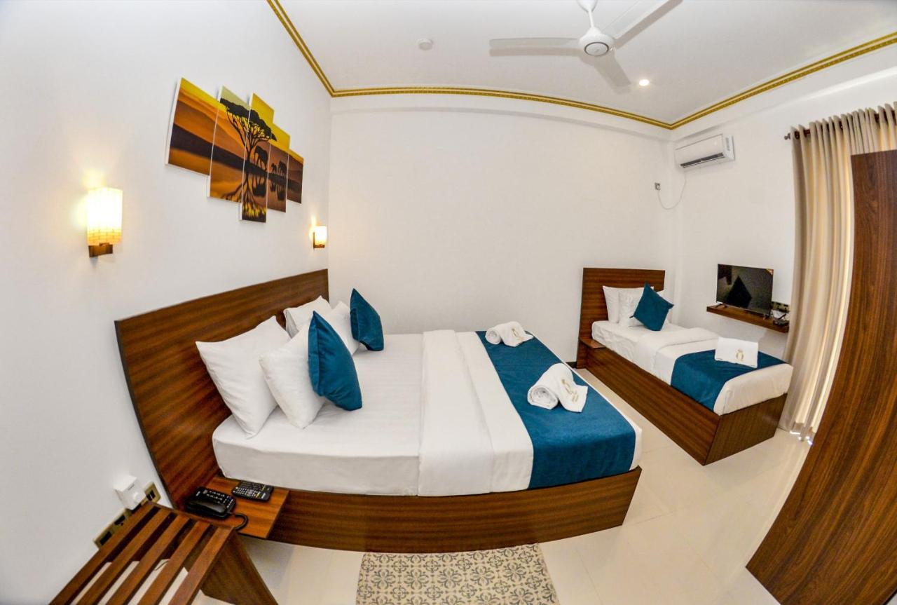 Negombo New Queen'S Palace Exterior photo